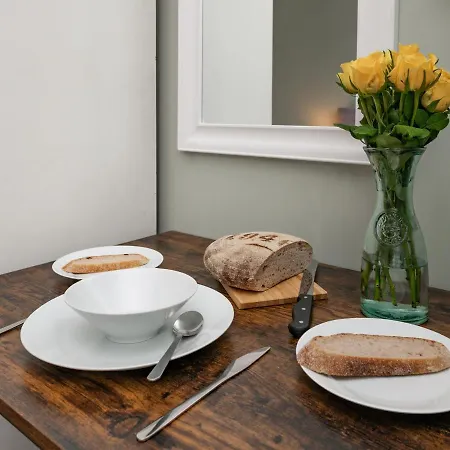 Saville Street Apartment *